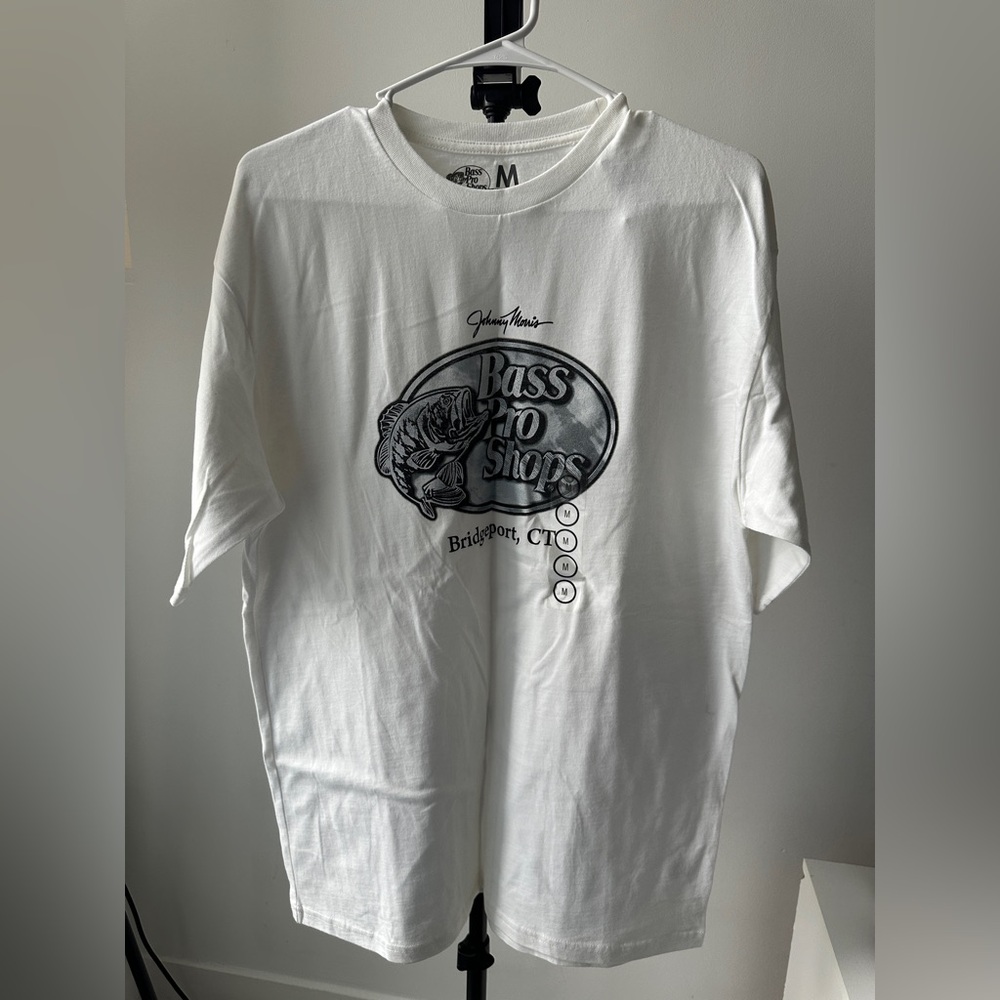 White Bass Pro Shops Graphic T-Shirt Size M
